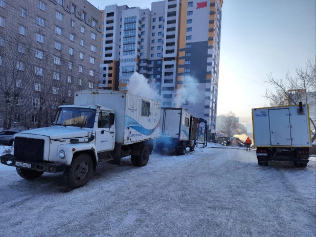 В Барнауле все еще идут работы на канализационном коллекторе. 