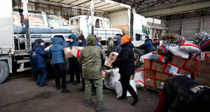 Волонтерское движение «Сибирь своих не бросает» совместно с депутатом АКЗС Максимом Банных отправили партию гуманитарного груза в зону СВО.