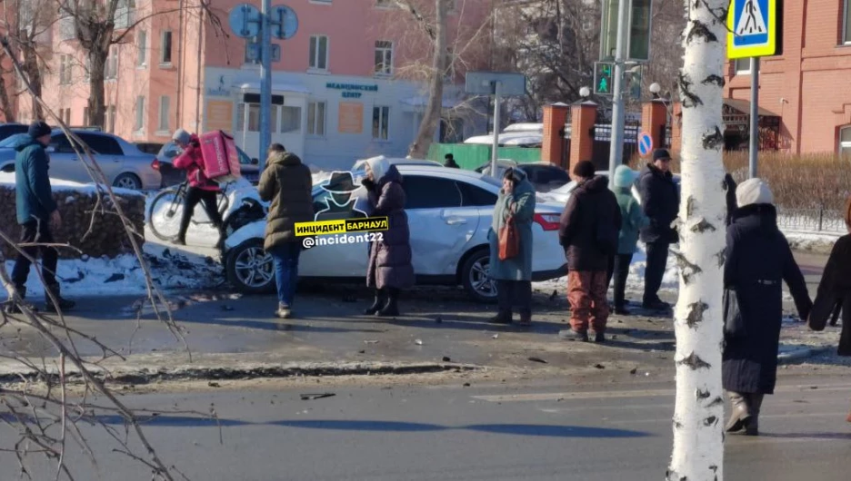 В центре Барнаула произошло ДТП