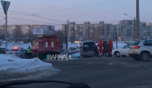 В Барнауле произошло серьезное ДТП по мостом.