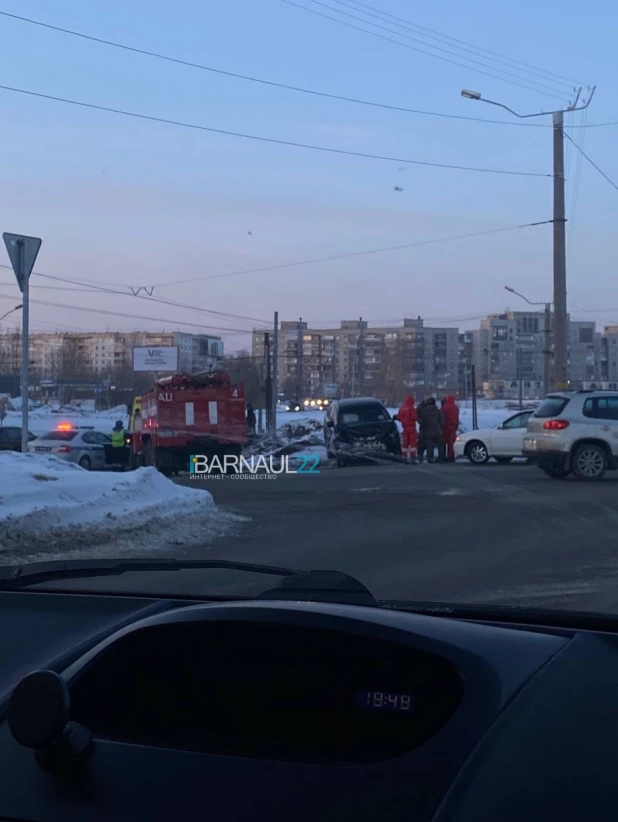 В Барнауле произошло серьезное ДТП по мостом.