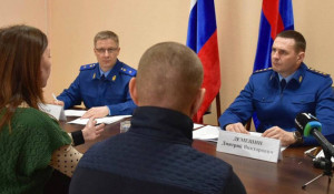 Замгенпрокурора РФ Дмитрий Демешин проводит встречу с жителями Алтайского края.