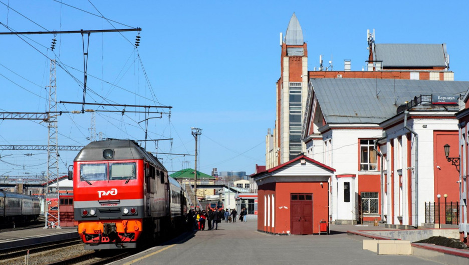 Поездами на инфраструктуре магистрали в Алтайском крае в 2023 году воспользовались 8,4 млн пассажиров.