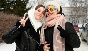 Девушки на улицах Барнаула. 8 марта 2024 год. 