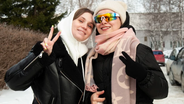 Девушки на улицах Барнаула. 8 марта 2024 год. 