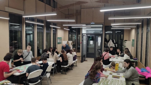 Настольные игры в визит-центре парка "Изумрудный".