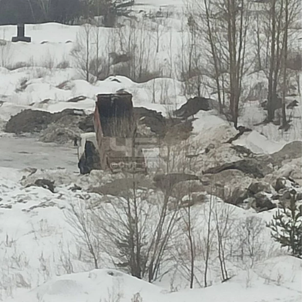 Горы снега в Барнауле.