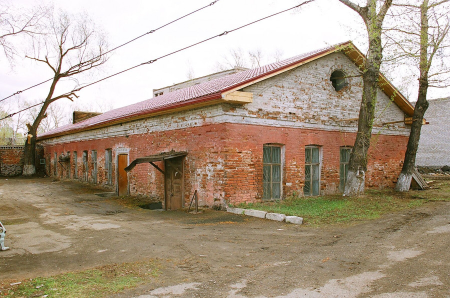 Юго-западная сторона кузни Барнаульского сереброплавильного завода, 2008 год.