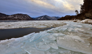 На Телецком озере запечатлели последний лед.