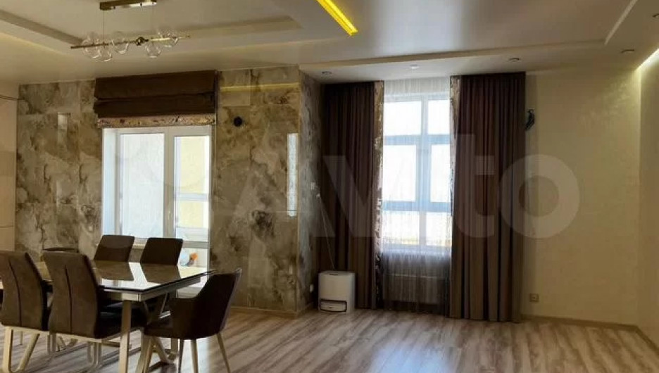 Четырехкомнатную квартиру в идеальных тонах продают в Барнауле за 35 млн рублей. 