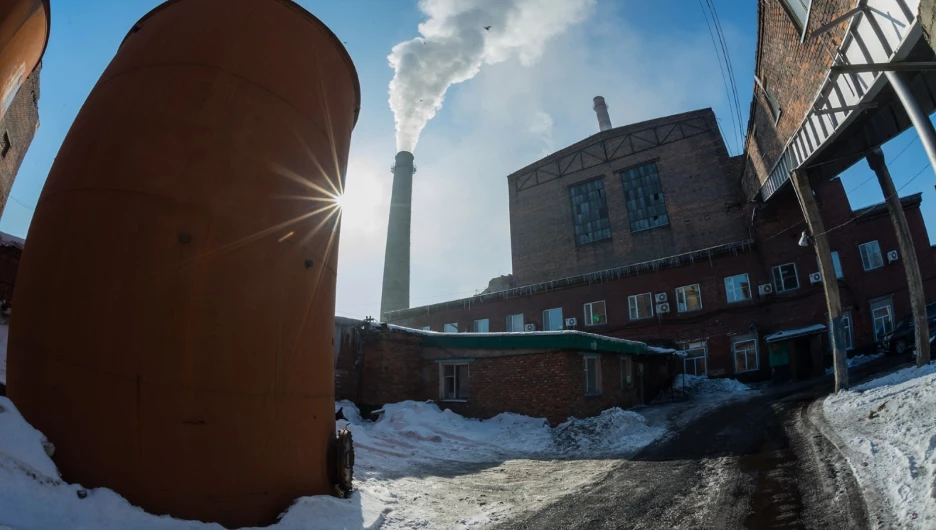 Тепловая станция и защитные экраны.