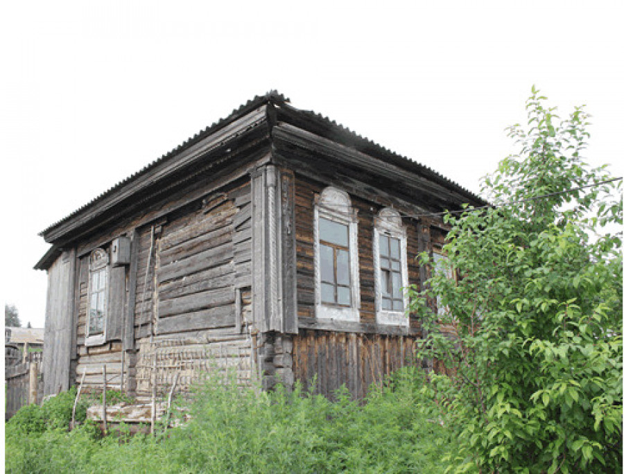 Старый крестовый дом в селе Черемшанка.