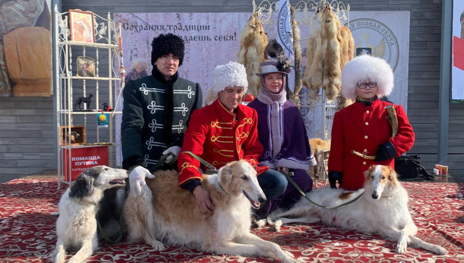 Самый большой в мире самовар и блиники. Как проходит фестиваль «Сибирская Масленица — 2024» в Алтайском крае
