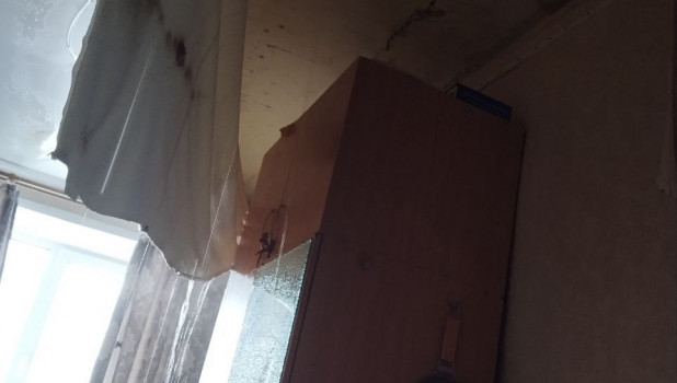 В Барнауле затопило квартиру. 