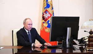 Владимир Путин в онлайн-режиме принял участие в голосовании на выборах президента РФ.