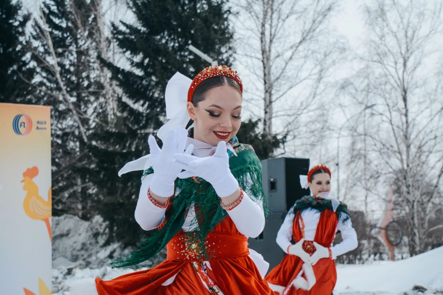 Масленичные гуляния, организованные Алтайским шинным комбинатом.