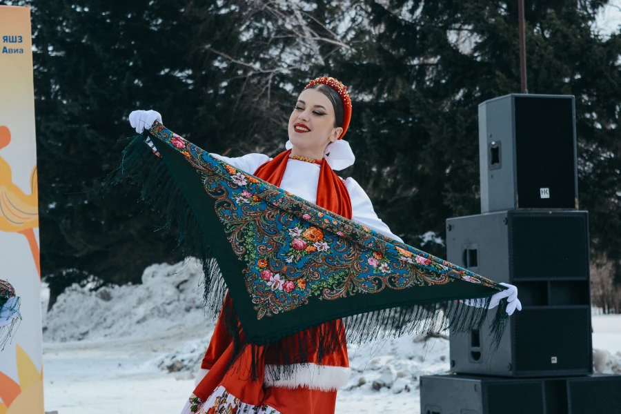 Масленичные гуляния, организованные Алтайским шинным комбинатом.