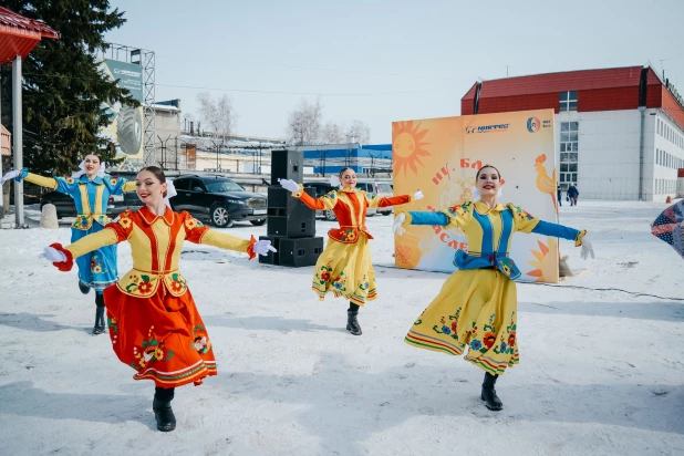 Масленичные гуляния, организованные Алтайским шинным комбинатом.