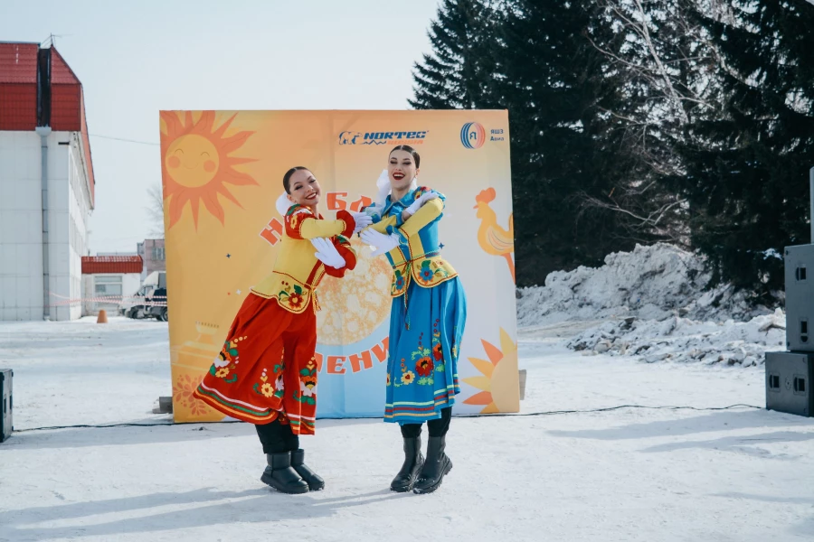 Масленичные гуляния, организованные Алтайским шинным комбинатом.