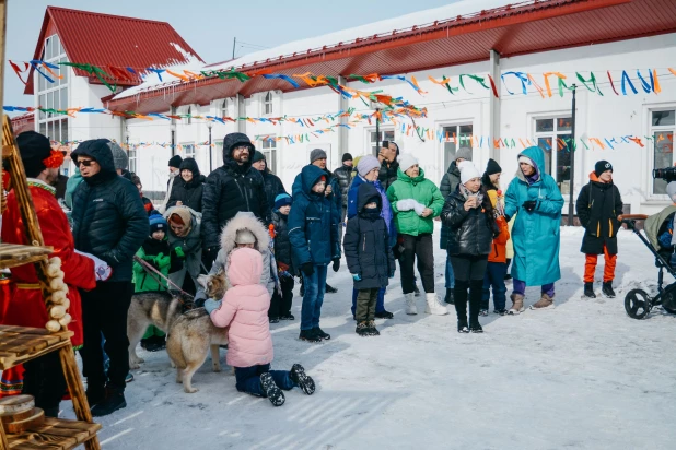 Масленичные гуляния, организованные Алтайским шинным комбинатом.