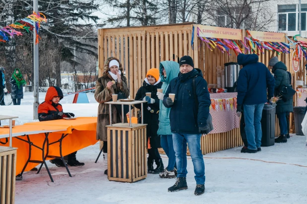 Масленичные гуляния, организованные Алтайским шинным комбинатом.