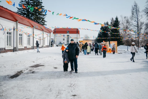 Масленичные гуляния, организованные Алтайским шинным комбинатом.