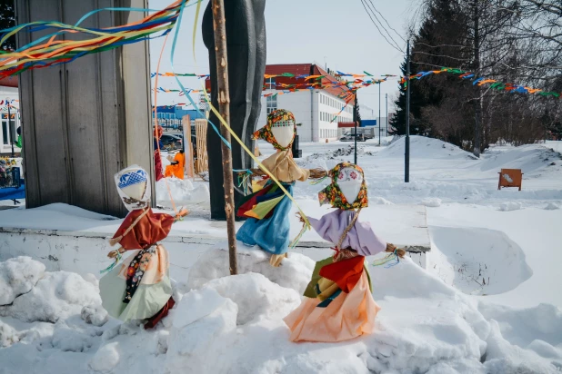 Масленичные гуляния, организованные Алтайским шинным комбинатом.