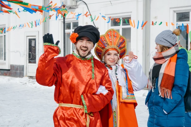 Масленичные гуляния, организованные Алтайским шинным комбинатом.