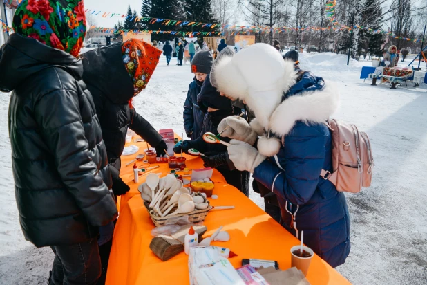 Масленичные гуляния, организованные Алтайским шинным комбинатом.