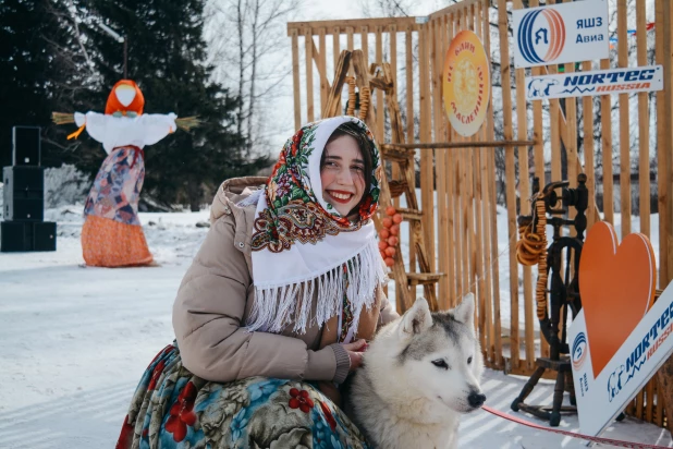 Масленичные гуляния, организованные Алтайским шинным комбинатом.