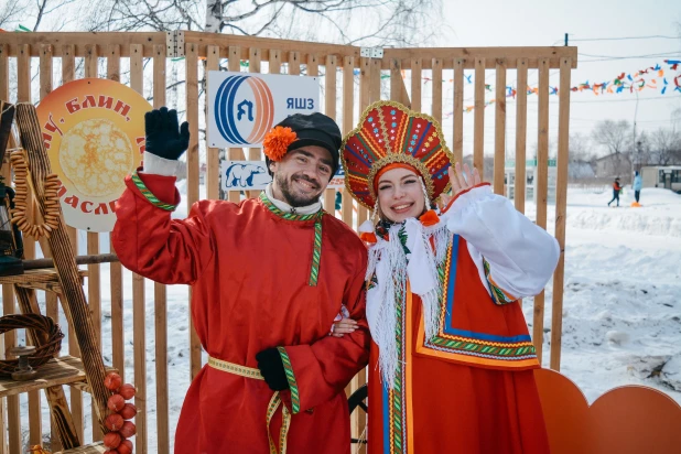 Масленичные гуляния, организованные Алтайским шинным комбинатом.