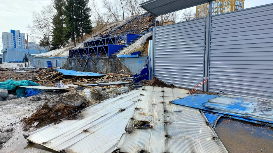 Демонтаж горы на пл. Сахарова, весна 2022 год. 