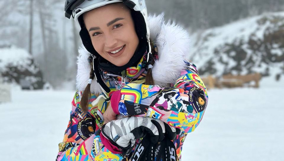 Телеведущая Ольга Бузова уехала в отпуск на Алтай и поделилась снежными фото 