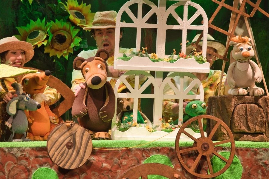 Спектакль &quot;Теремок&quot; в театре кукол &quot;Сказка&quot;.