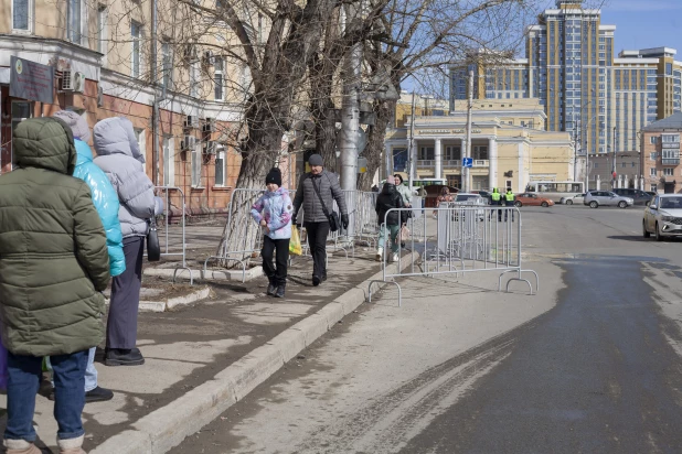 Обрушение балконов на "Сталинке" на пр. Строителей, 4.