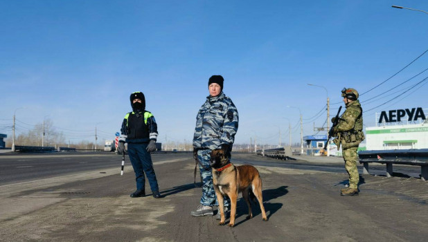 Контрольно-пропускной пункт на въезде в Барнаул 24 марта