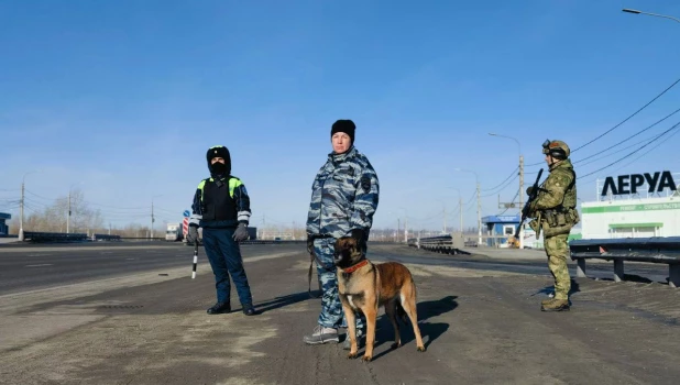 Контрольно-пропускной пункт на въезде в Барнаул 24 марта