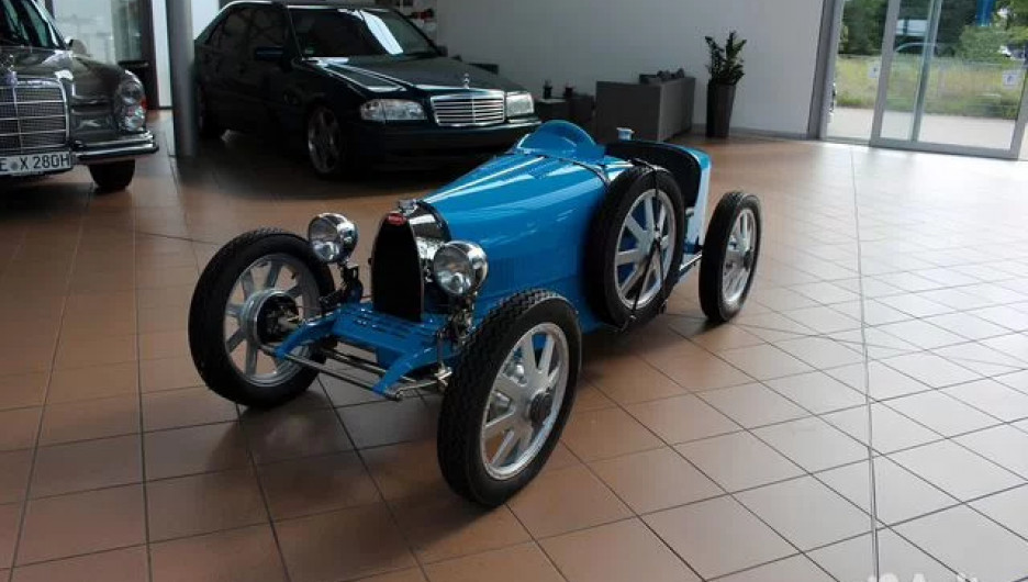 Что за миниатюрную версию Bugatti продают в Сибири за 17,7 млн рублей.