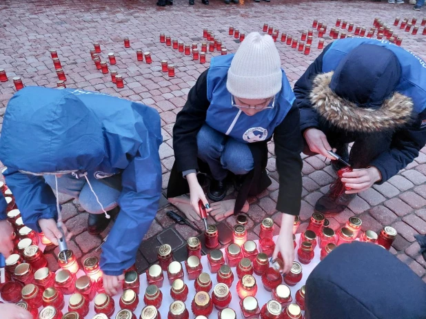 В Барнауле прошла акция посвященная памяти жертв теракта в «Крокус Сити Холл».