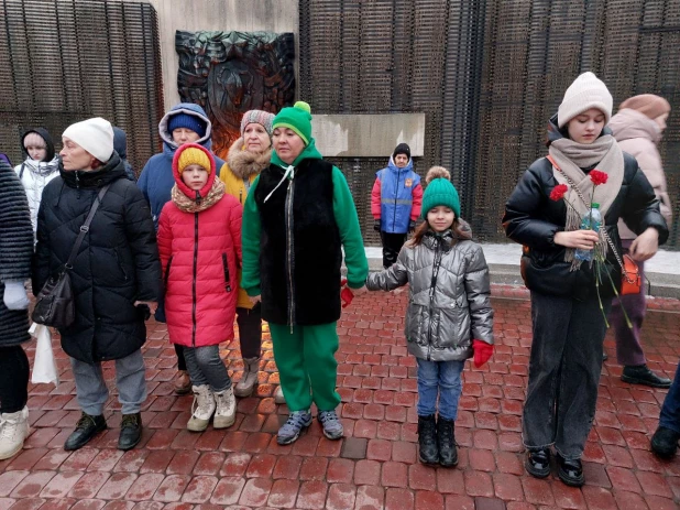 В Барнауле прошла акция посвященная памяти жертв теракта в «Крокус Сити Холл».