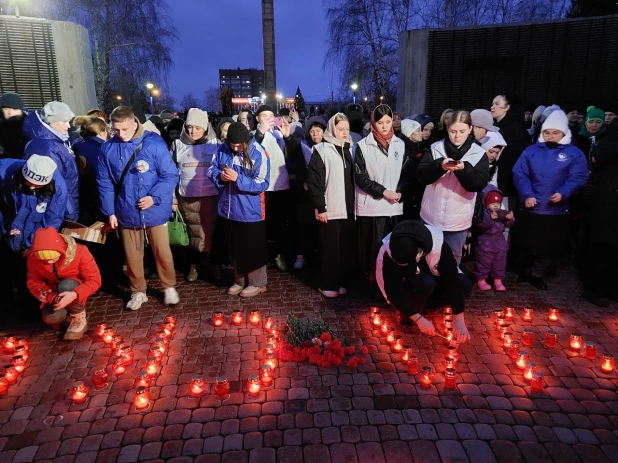 В Барнауле прошла акция посвященная памяти жертв теракта в «Крокус Сити Холл».