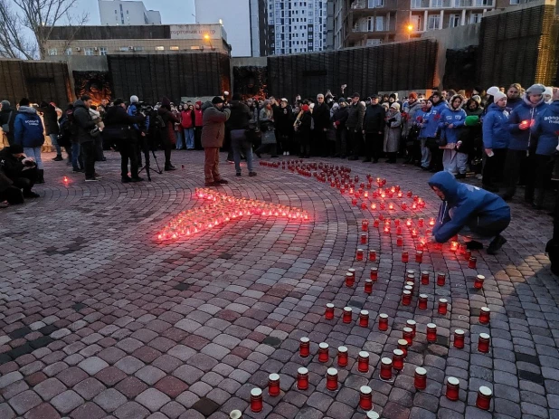 В Барнауле прошла акция посвященная памяти жертв теракта в «Крокус Сити Холл».