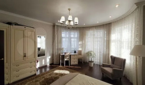 Двухуровневую квартиру в уникальном доме продают в Барнауле за 20 млн рублей. 