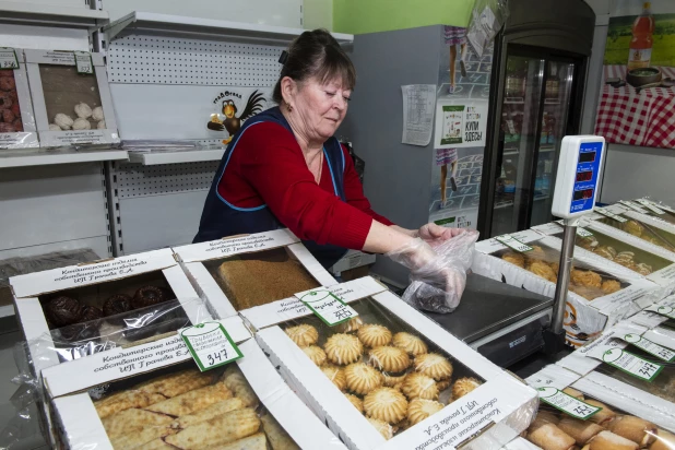 На «Сельхозрынке» можно купить разнообразные продукты и промышленные товары.