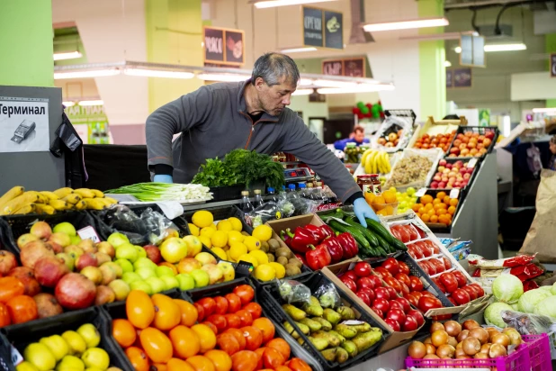 На «Сельхозрынке» можно купить разнообразные продукты и промышленные товары.