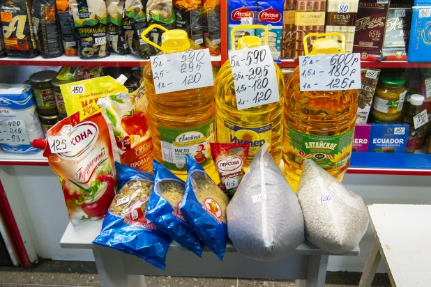 На «Сельхозрынке» можно купить разнообразные продукты и промышленные товары.