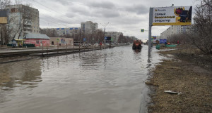 В Барнауле временно ограничили движение из-за паводка.