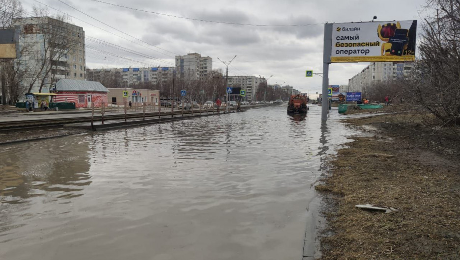 В Барнауле временно ограничили движение из-за паводка 