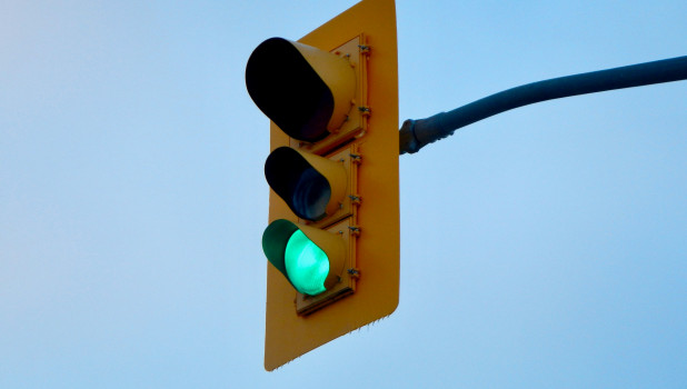Зелены сигнал светофора.