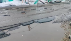 Жители Барнаула обратили внимание на состояние дорог, где недавно был ремонт.
